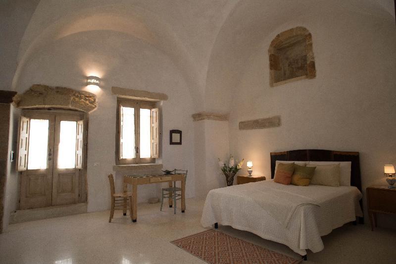 Historia- Dimore Corte Chiesa กอริยิอาโน ดอตรานโต ภายนอก รูปภาพ
